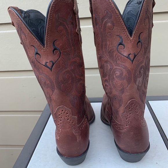 Justin Women Dark Brown Boots - Picture 7 of 12